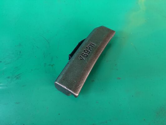 Pezzi di ricambio per escavatore Denti della benna Accessori Perno di bloccaggio adattatore V69PN