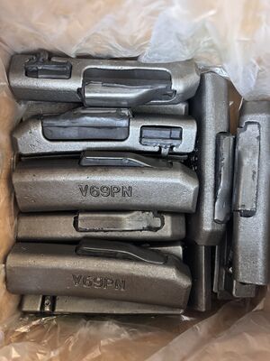 Pezzi di ricambio per escavatore Denti della benna Accessori Perno di bloccaggio adattatore V69PN